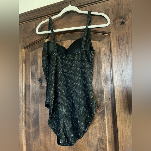 Niptuck one piece - Picture 7 of 7